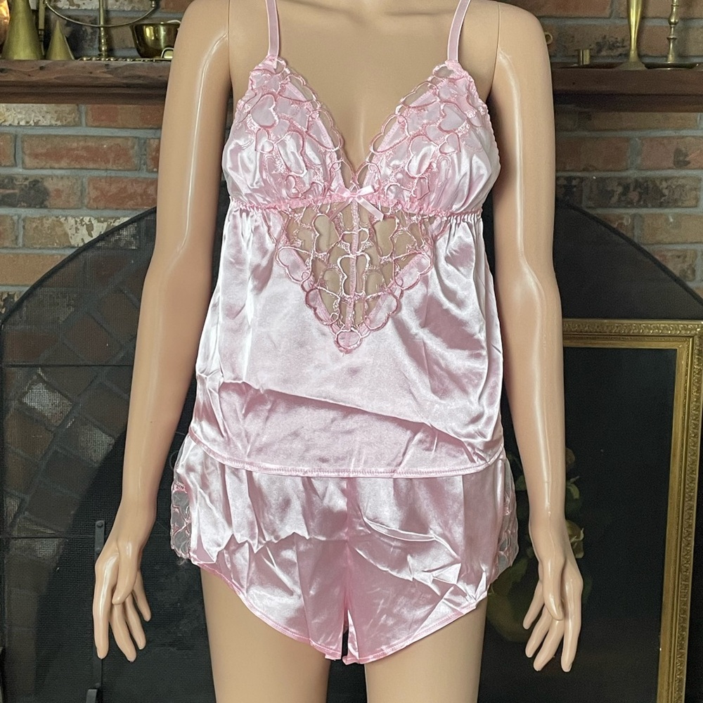 Elegant Pink Lace Sleepwear Set